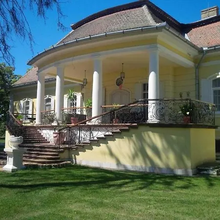 Castle Schulhoff * Padej