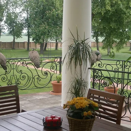 Castle Schulhoff فندق مبيت وإفطار *